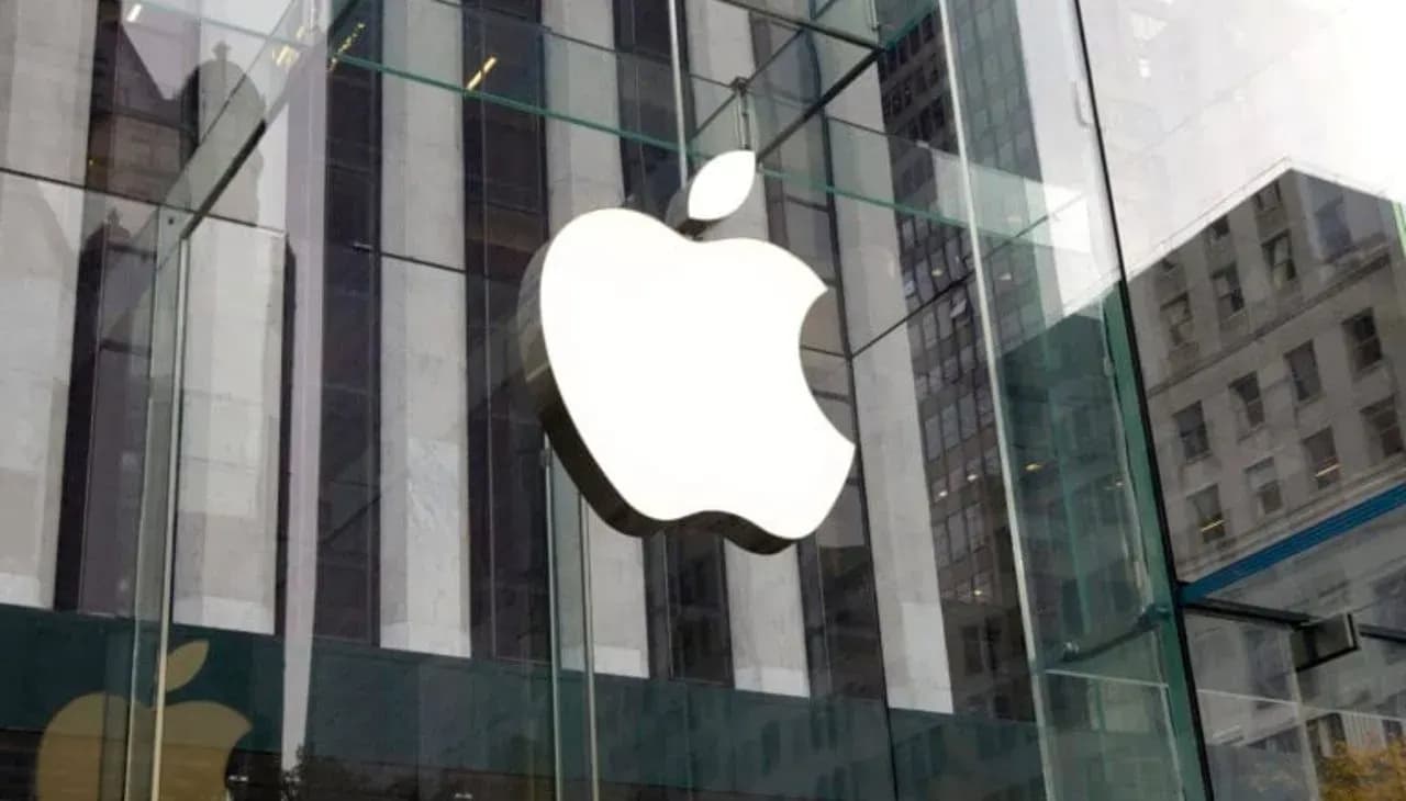 AAPL ผลงานดีกว่าที่คาดมาก สวนทางคู่แข่ง