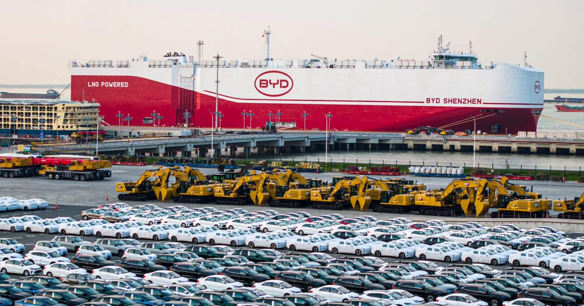 จีนลดคืนภาษีส่งออกรถ EV กดดันกำไร BYD และค่ายรถจีน
